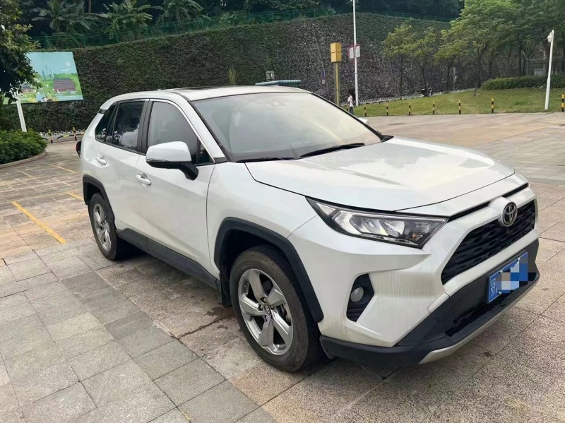 广州22年丰田RAV4荣放2