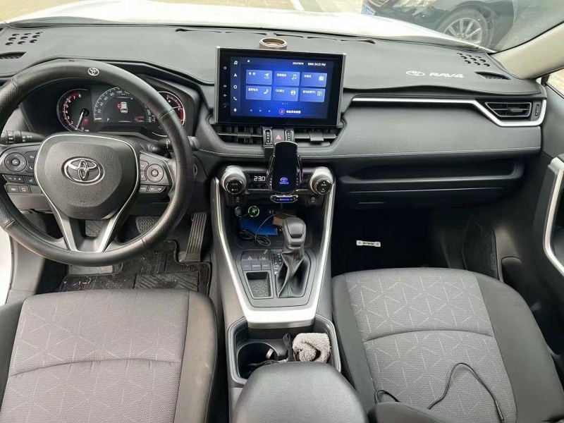 广州22年丰田RAV4荣放5