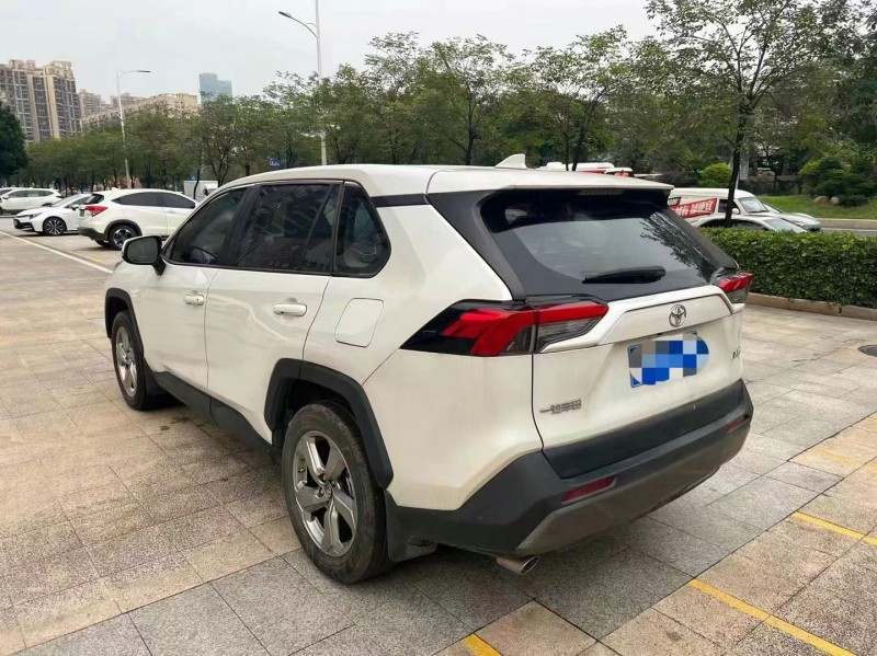 广州22年丰田RAV4荣放7