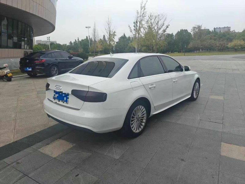 武汉16年奥迪A4L8