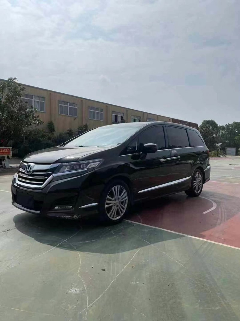 青岛17年本田艾力绅2