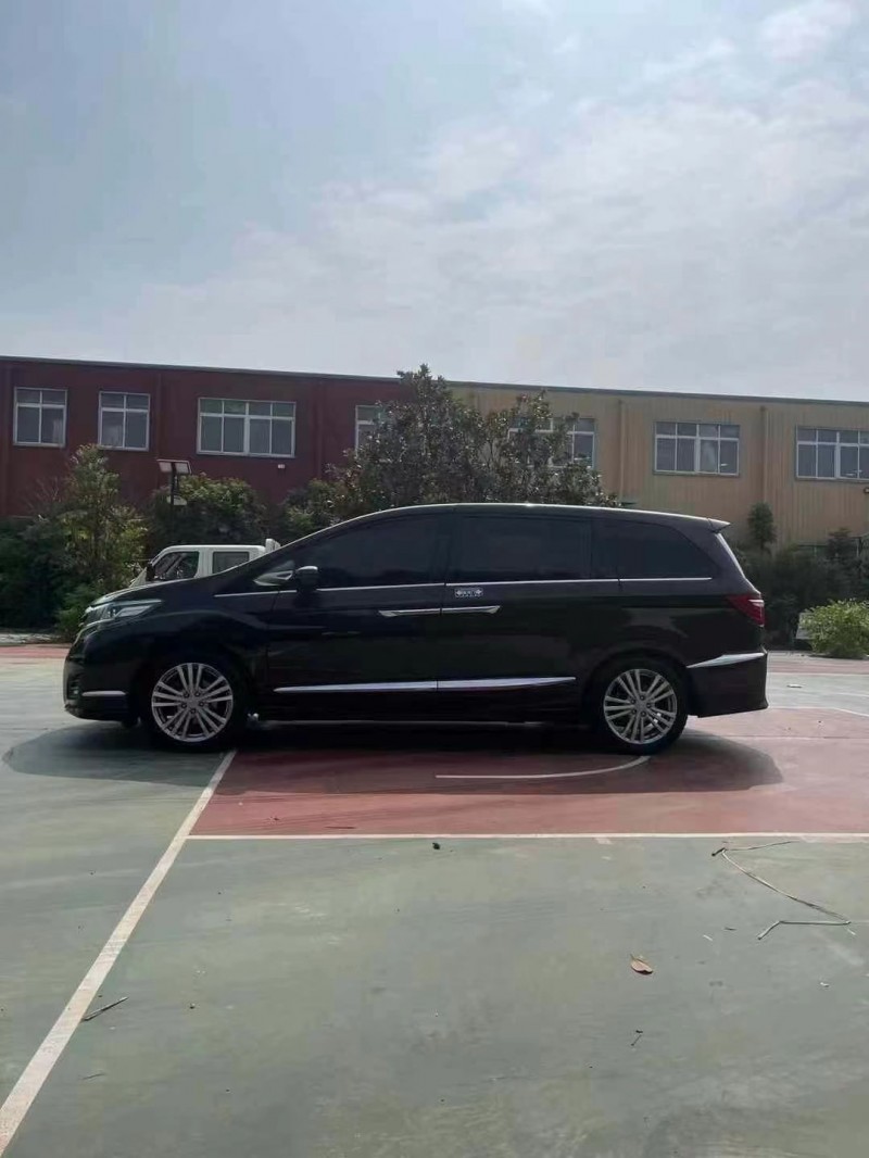 青岛17年本田艾力绅3