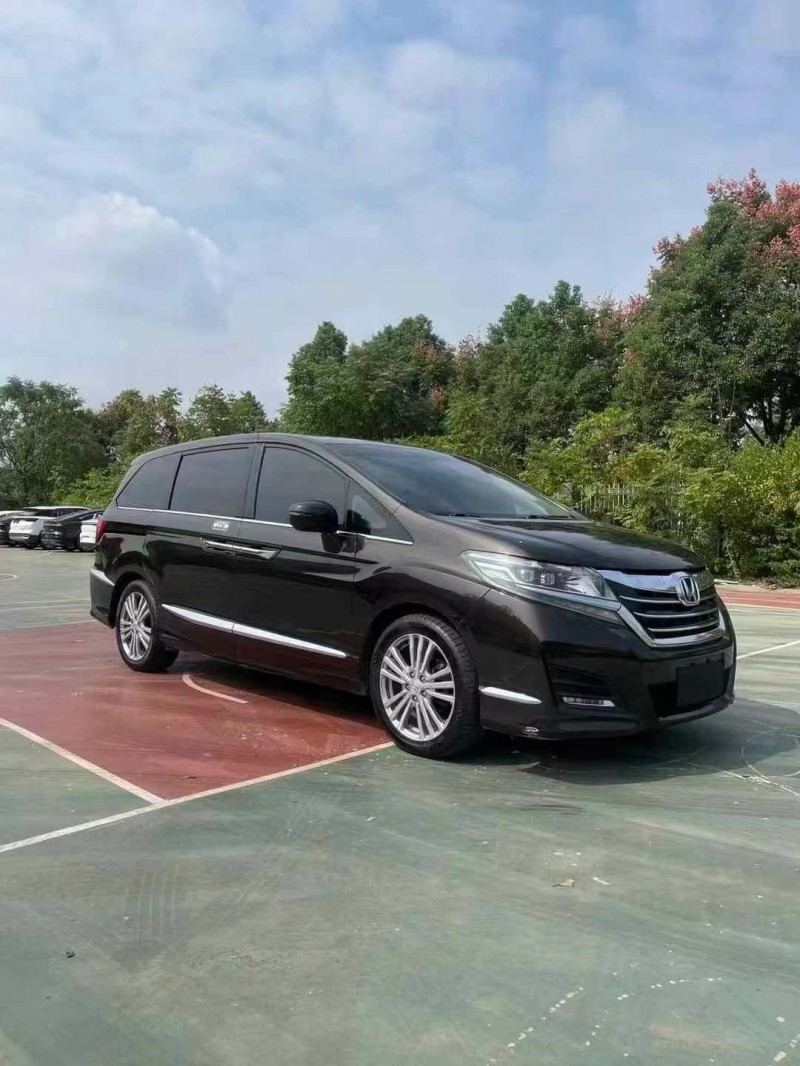 青岛17年本田艾力绅4