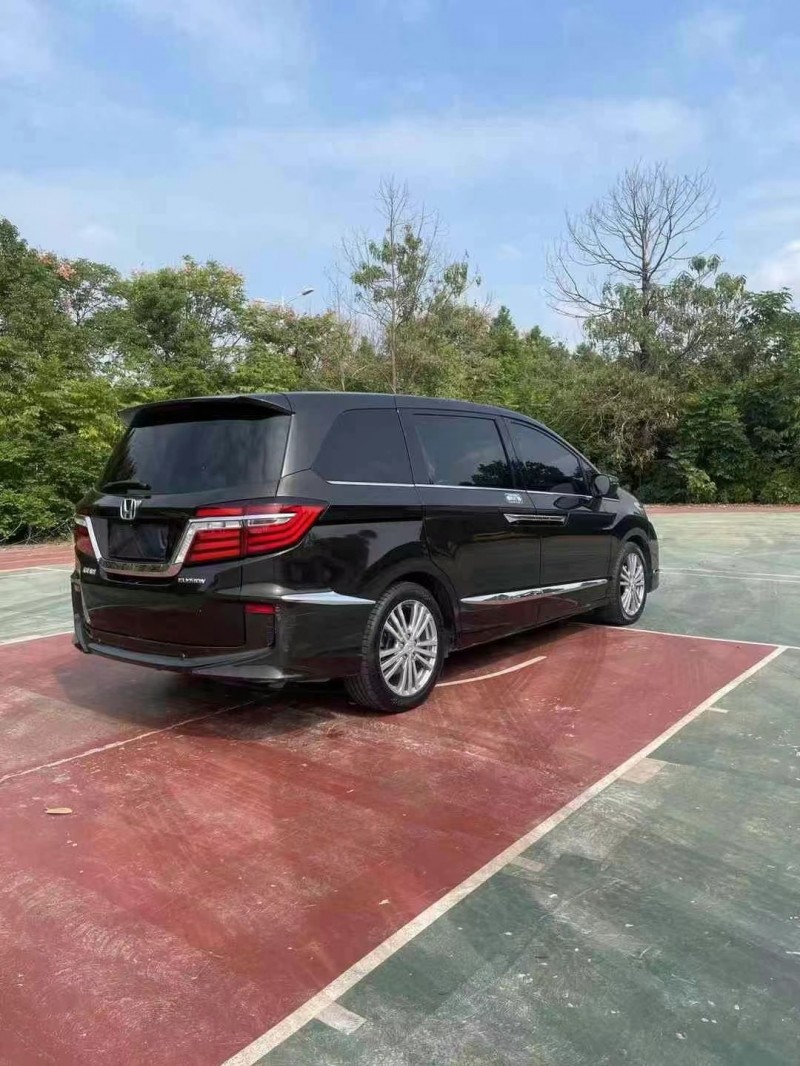 青岛17年本田艾力绅5