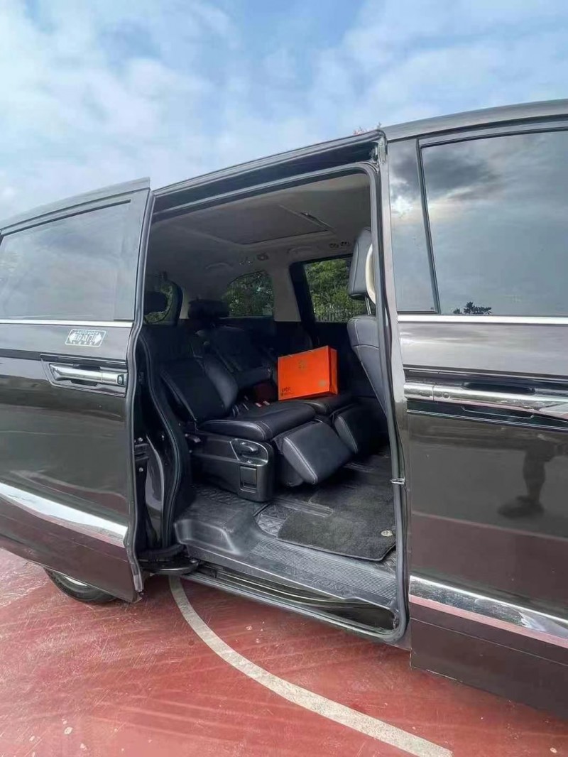 青岛17年本田艾力绅9