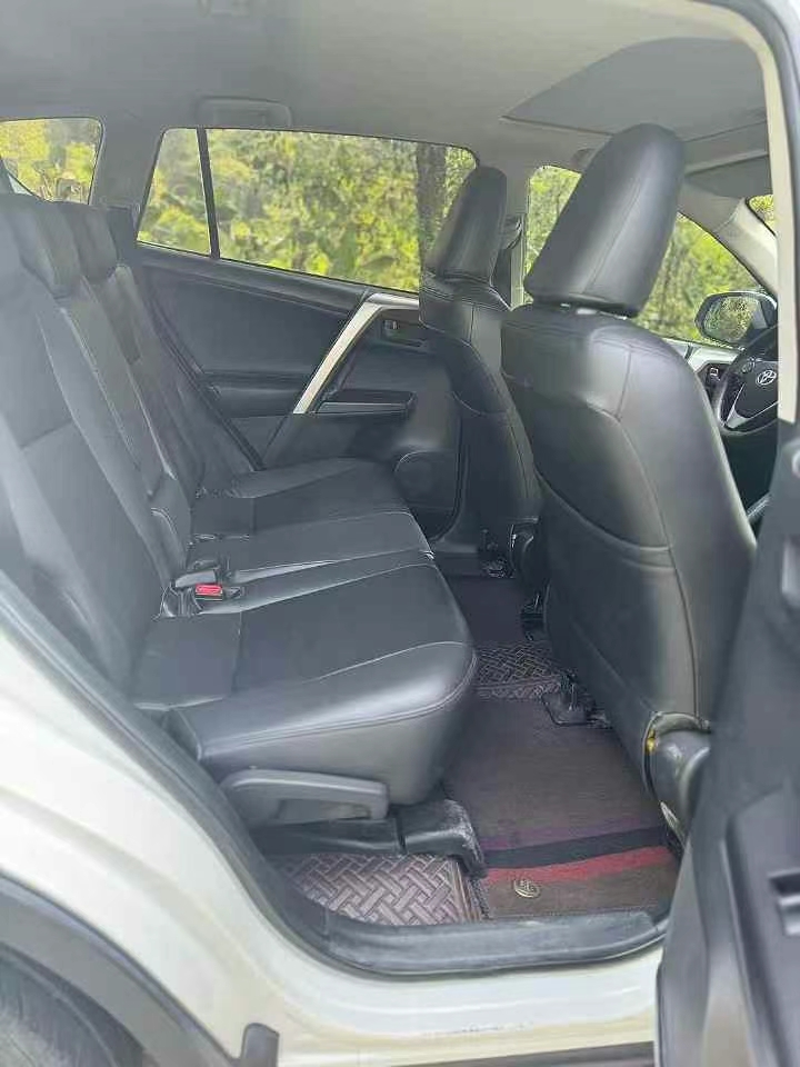 成都18年丰田RAV43