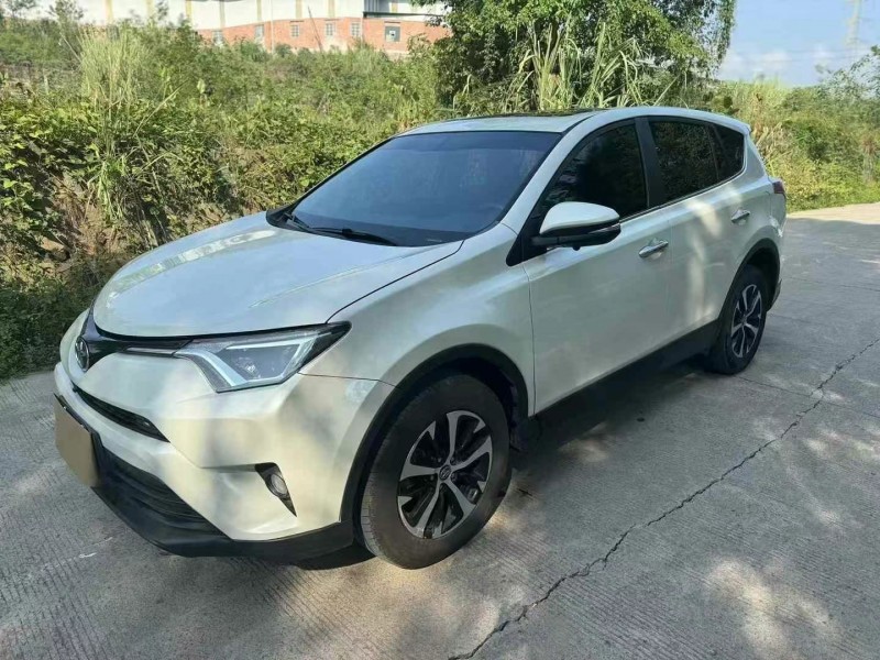 成都18年丰田RAV47