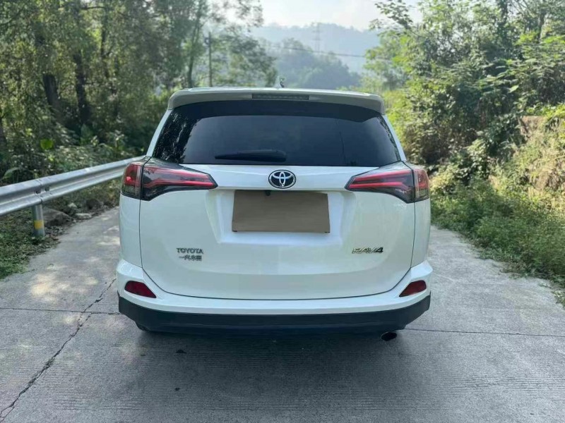成都18年丰田RAV49
