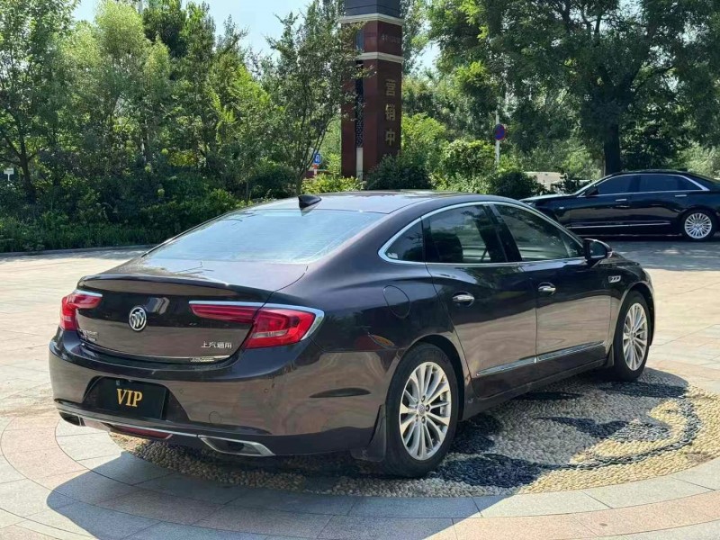 青岛17年别克君越8