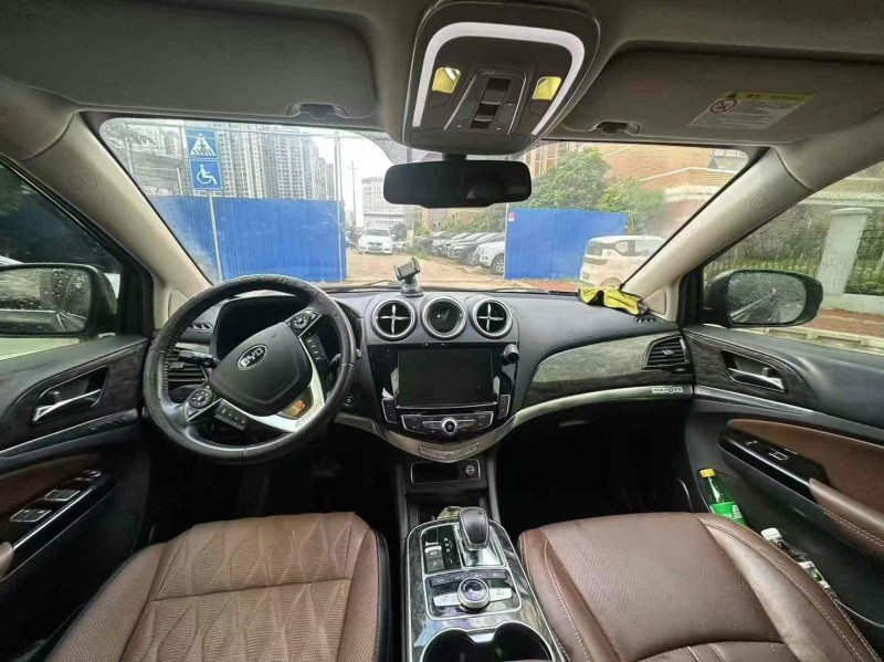 南宁16年比亚迪唐5