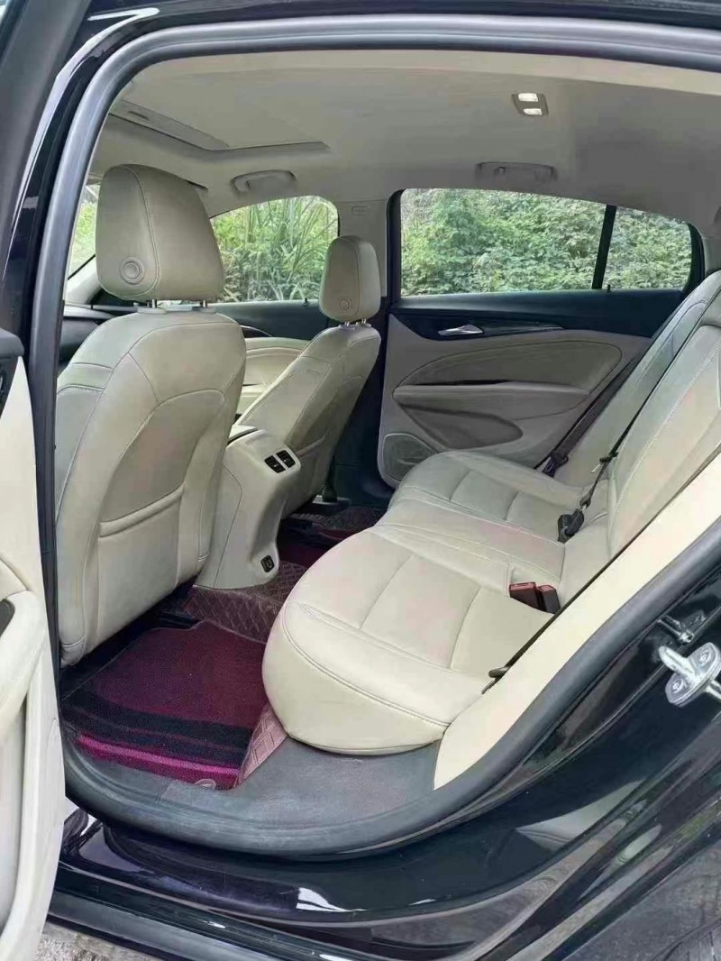 成都22年别克君威6