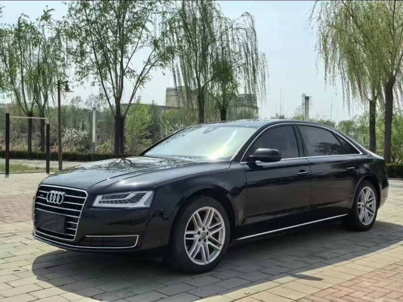 济宁18年奥迪A8L3