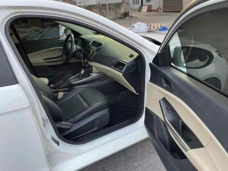 成都18年福特福睿斯2