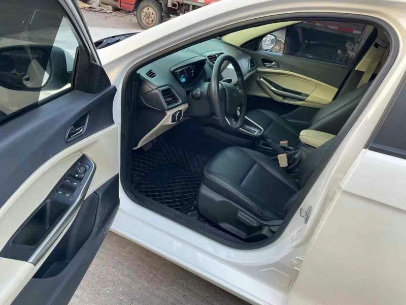 成都18年福特福睿斯4