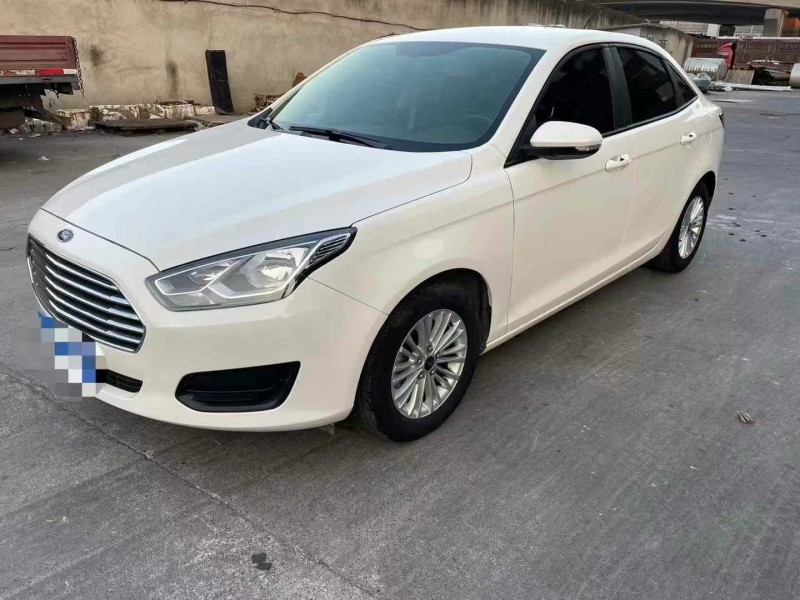 成都18年福特福睿斯5