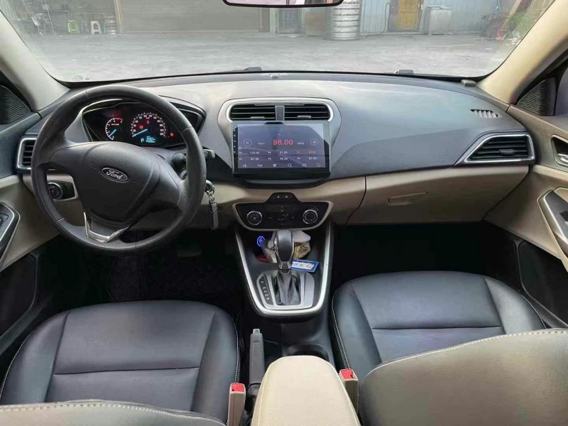 成都18年福特福睿斯6