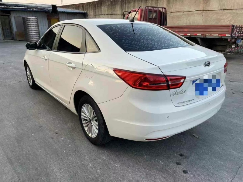 成都18年福特福睿斯7