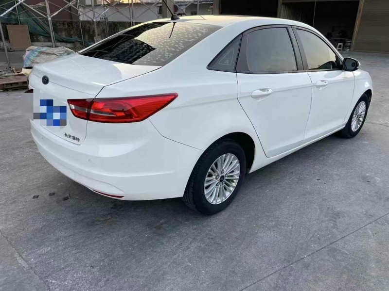 成都18年福特福睿斯8