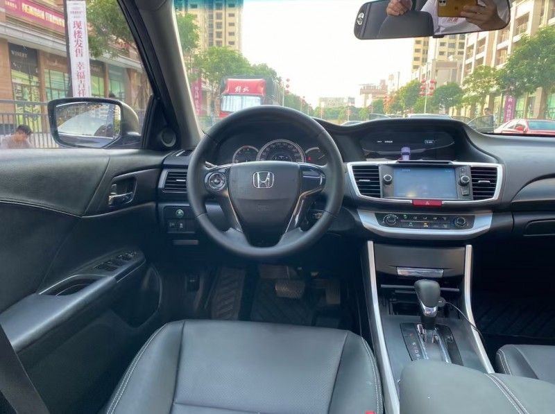 济宁15年本田雅阁4