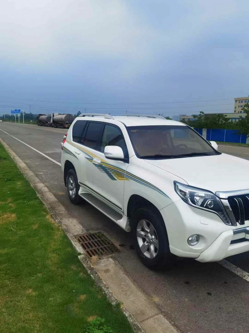 成都15年丰田普拉多2