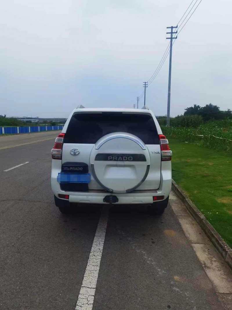 成都15年丰田普拉多9