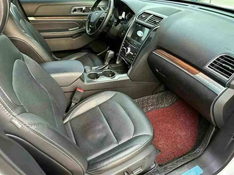 徐州17年福特探险者8