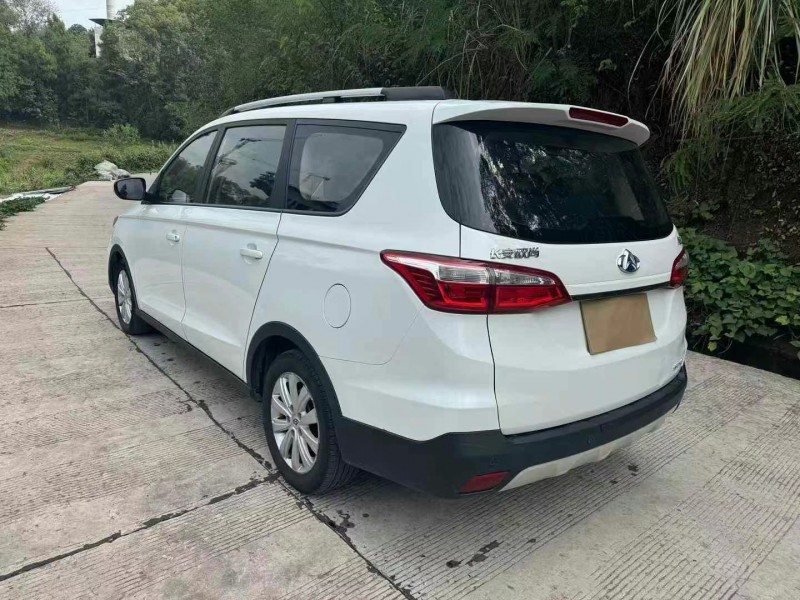 成都19年长安汽车欧尚3