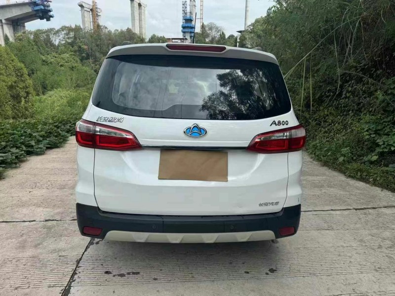 成都19年长安汽车欧尚9