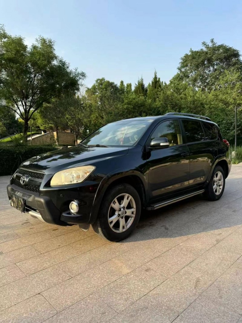 邢台13年丰田RAV42