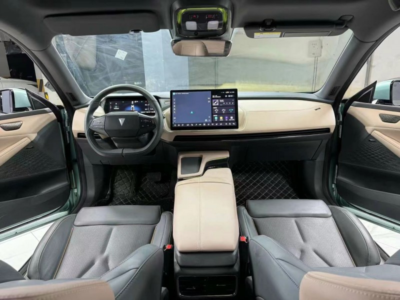 成都23年长安汽车深蓝6