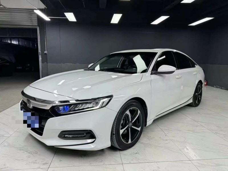 成都22年本田雅阁2