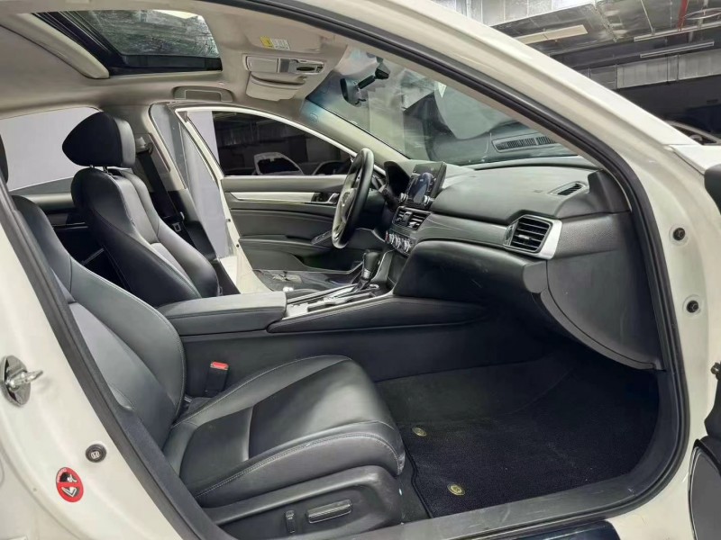 成都22年本田雅阁4