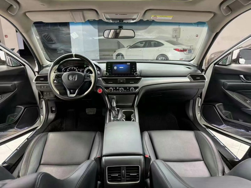 成都22年本田雅阁8