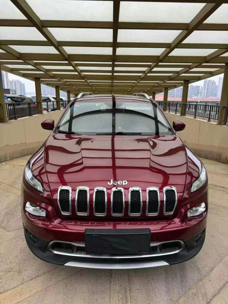 淮安17年Jeep自由光1