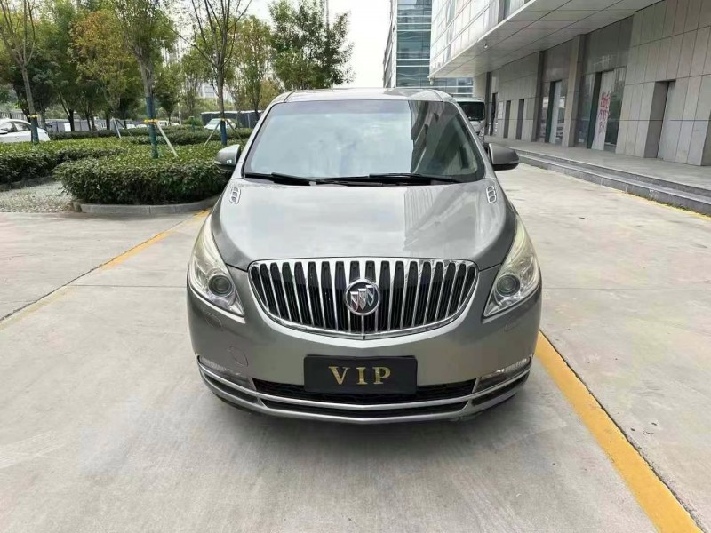 泰安13年別克GL81