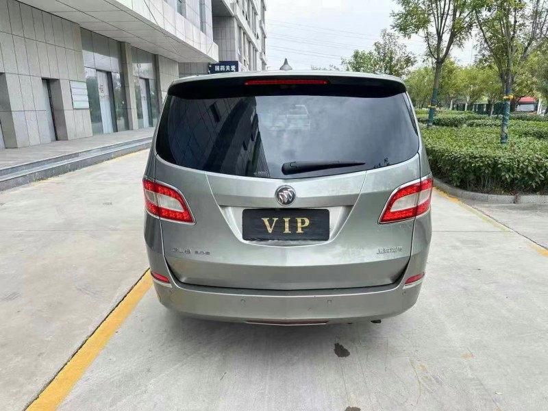 泰安13年別克GL82