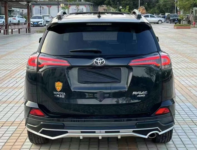 汕頭17年豐田RAV4榮放2