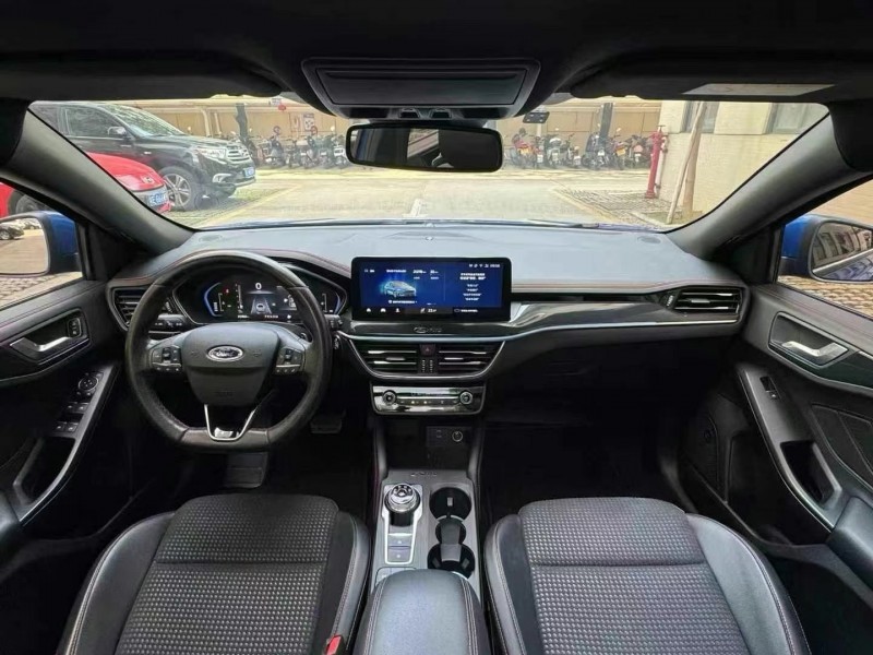 广州21年福特福克斯8