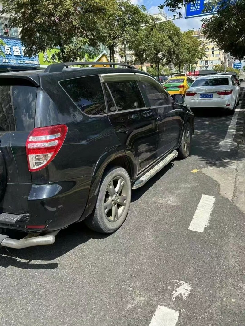 南昌13年豐田RAV4榮放6