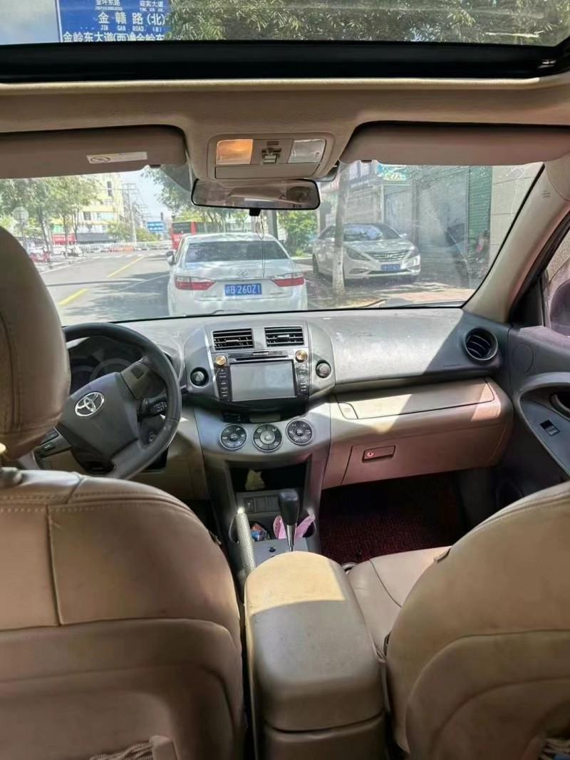 南昌13年豐田RAV4榮放7