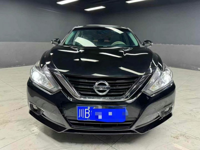 成都18年日产天籁1