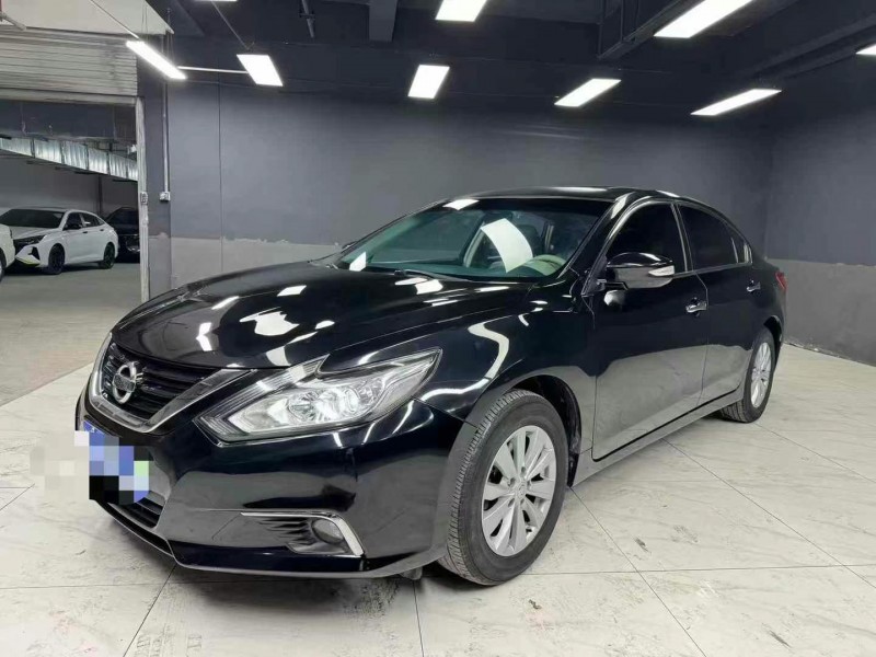 成都18年日产天籁2