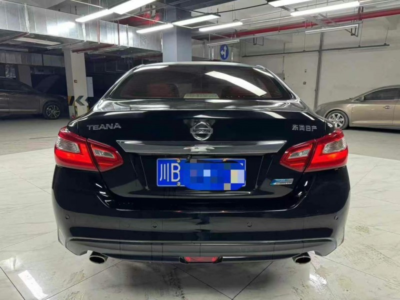 成都18年日产天籁5