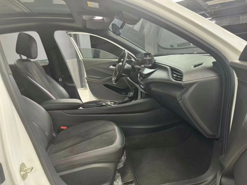 成都23年别克威朗4