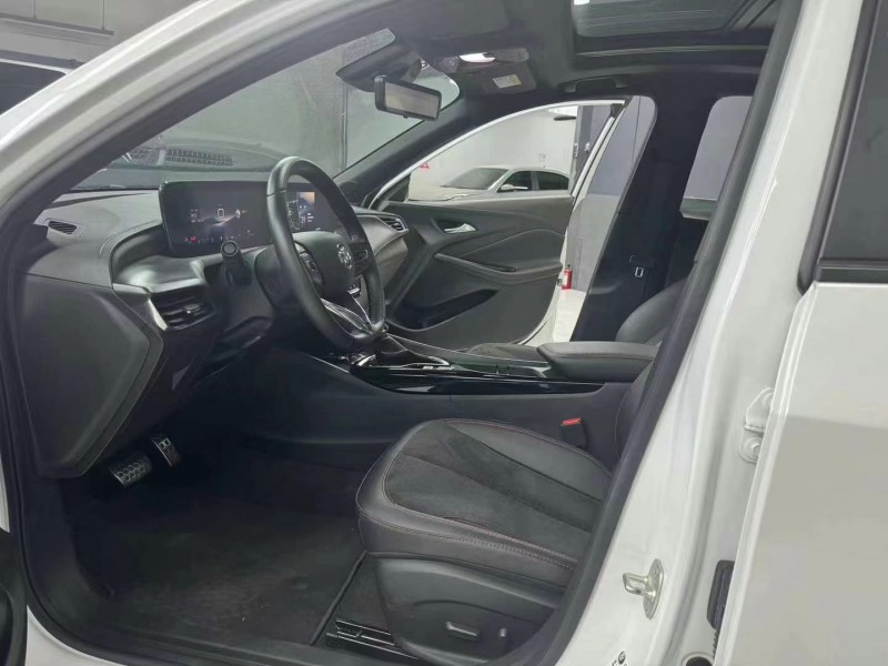 成都23年别克威朗6