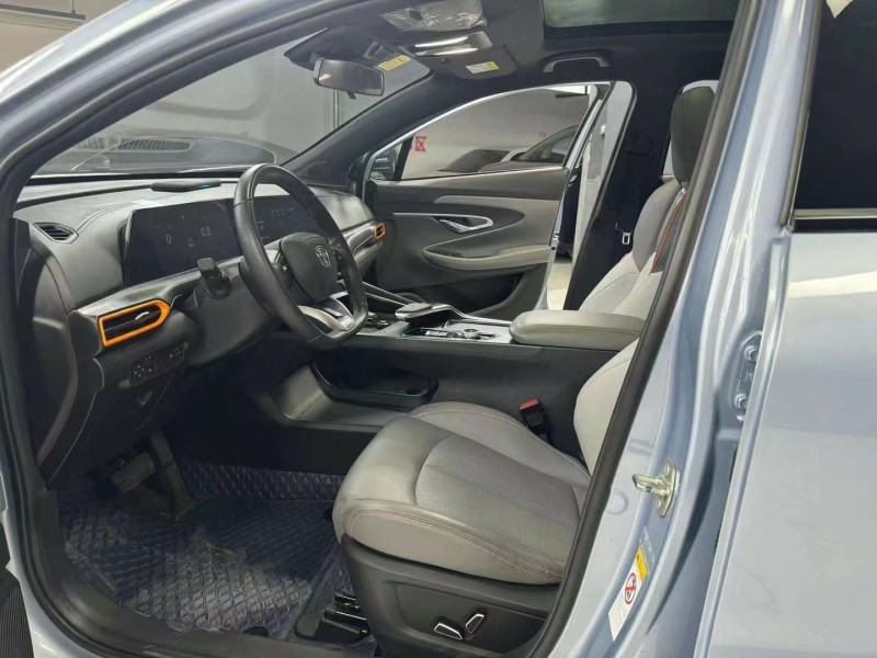 成都21年长安汽车UNI-T4