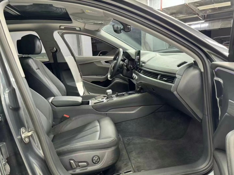 成都23年奥迪A4L4