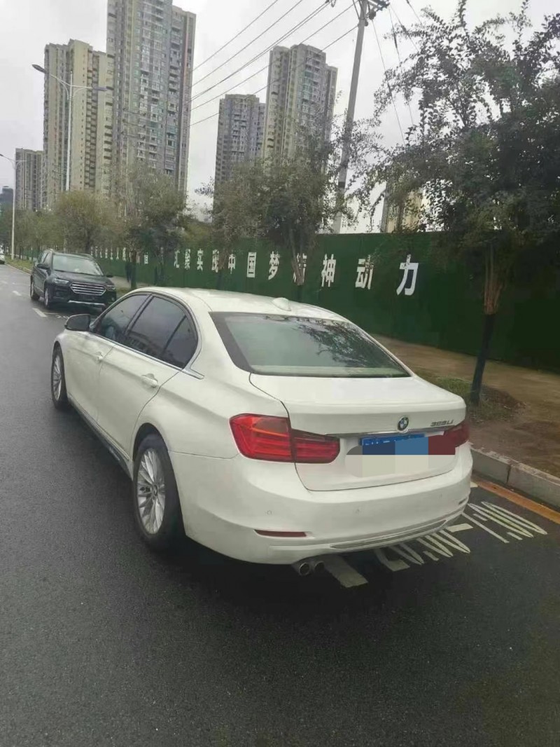 成都13年宝马3系4