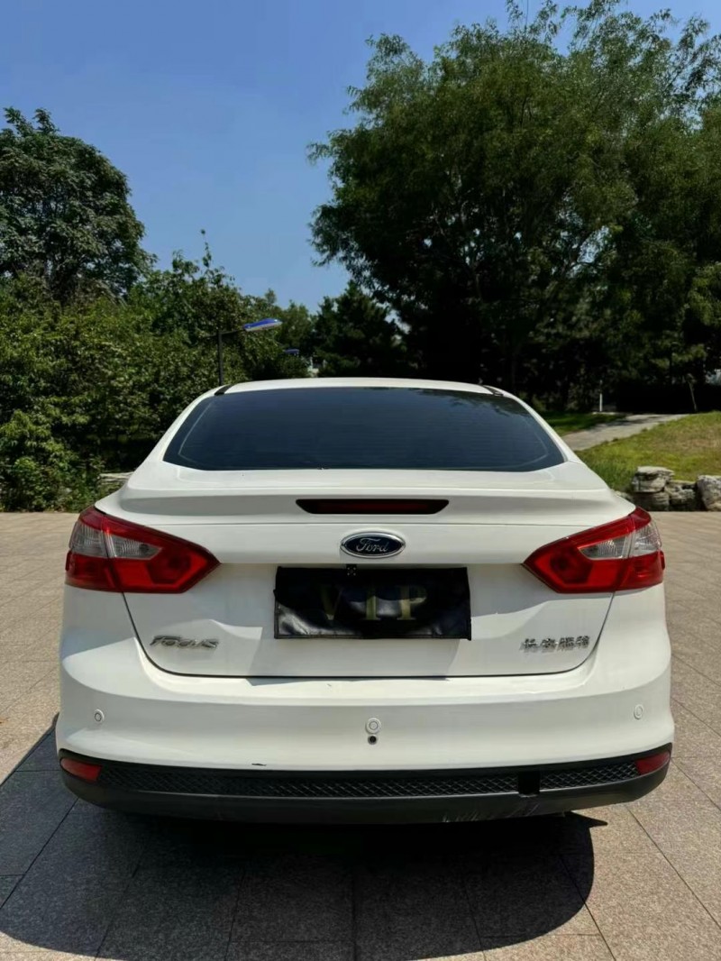邢台14年福特福克斯9