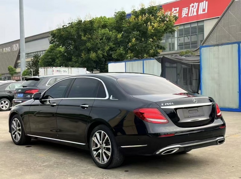 济宁19年奔驰E8